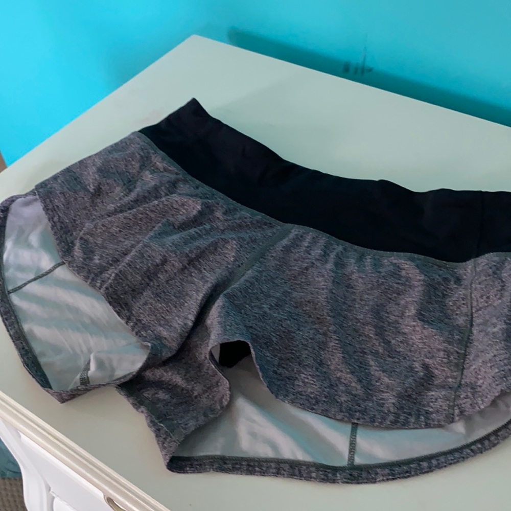 lululemon speed up shorts 2.5 in, gray with black band